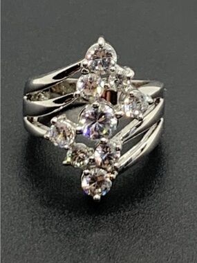 Like New🌹Women’s CZ’S Cocktail Ring 925 Silver with Rhodium plating